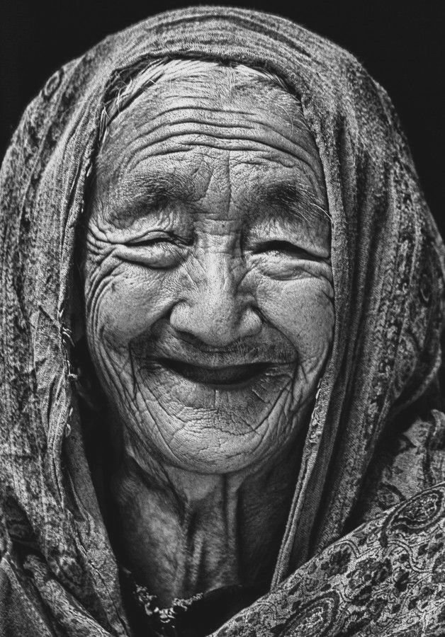 How Old Is Hange Zoe in Dragon Ball Z?